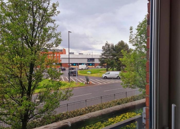 Emerald Blossom-Central Warrington, Luxurious Yet Homely, WiFi, Secure Parking