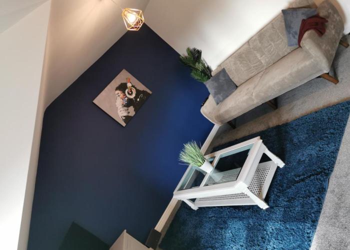 Spacious & modern 3 Bed Apartment + parking & central location