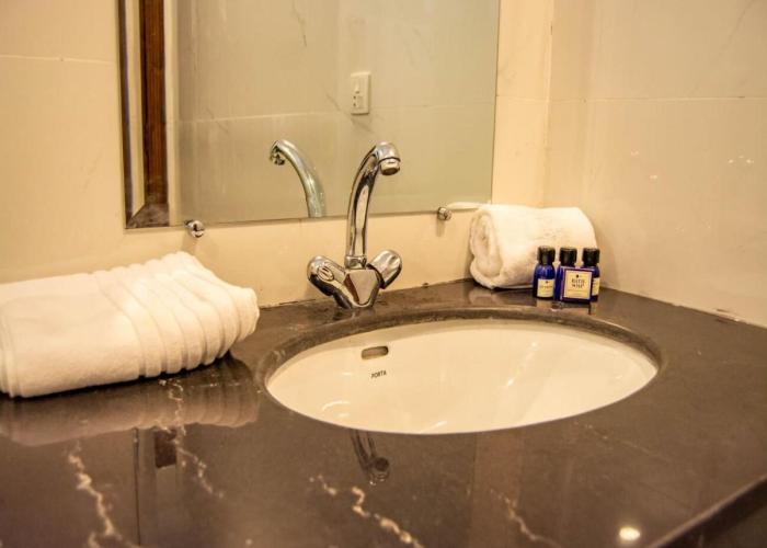 The Roomy Lodge, Murree