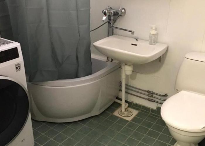 Spacious 1bdrm apartment near metro. Free parking