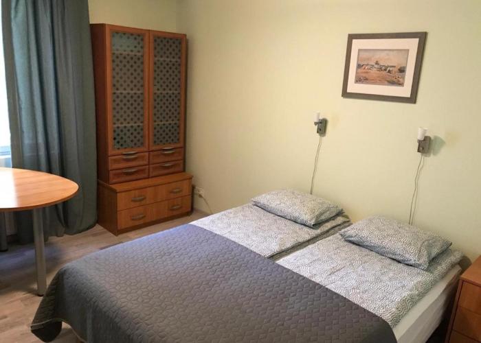 Spacious 1bdrm apartment near metro. Free parking