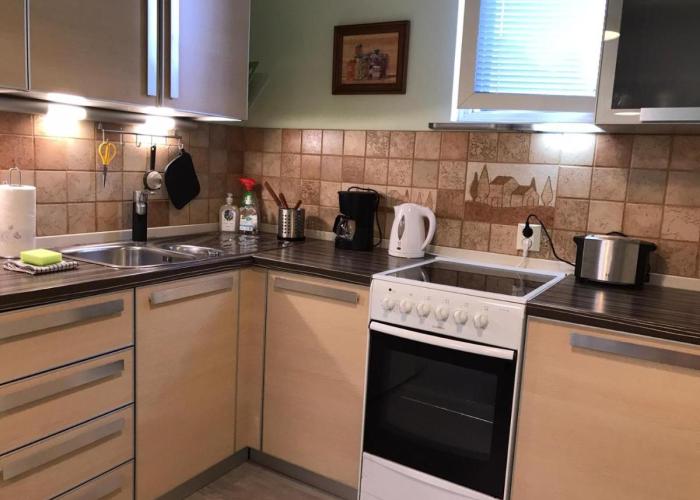Spacious 1bdrm apartment near metro. Free parking