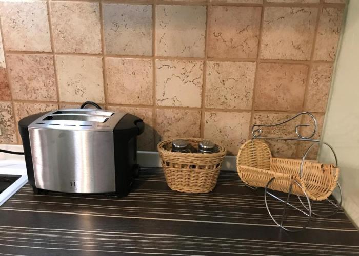 Spacious 1bdrm apartment near metro. Free parking