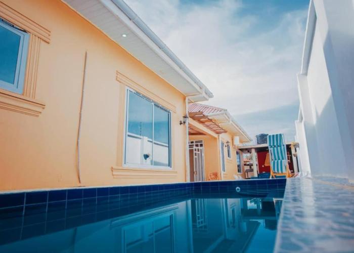 Heavenly ApHEARTment with backyard swimming pool