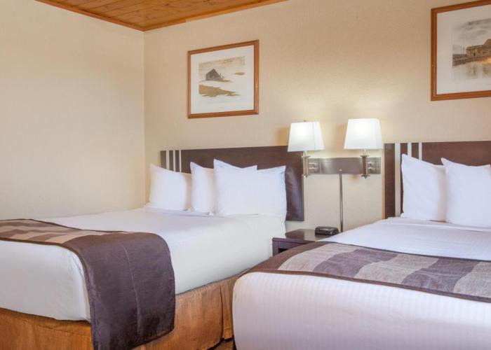 Econolodge Inn and Suites