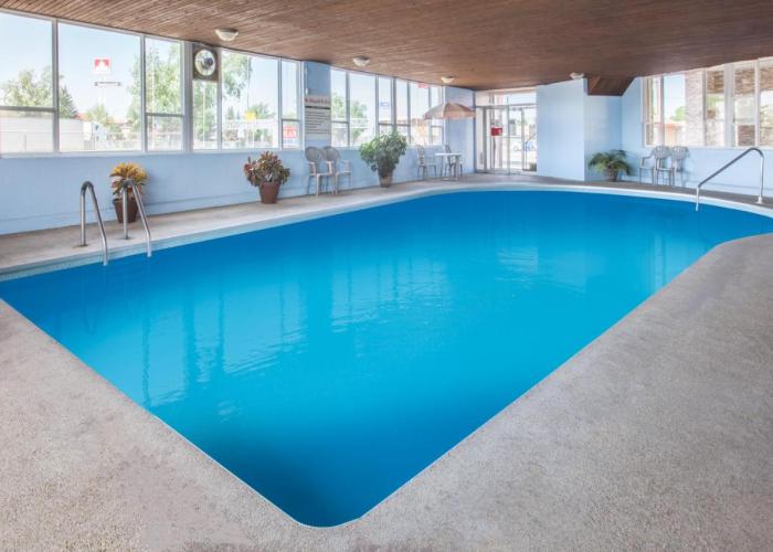 Econolodge Inn and Suites