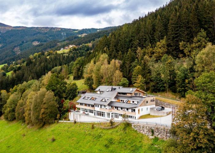 der Sonnberg Alpinlodges - Apartments mit Seeblick, privater Sauna und Self Check-In