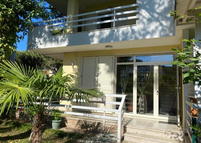 A cozy duplex in the Lalzi Bay