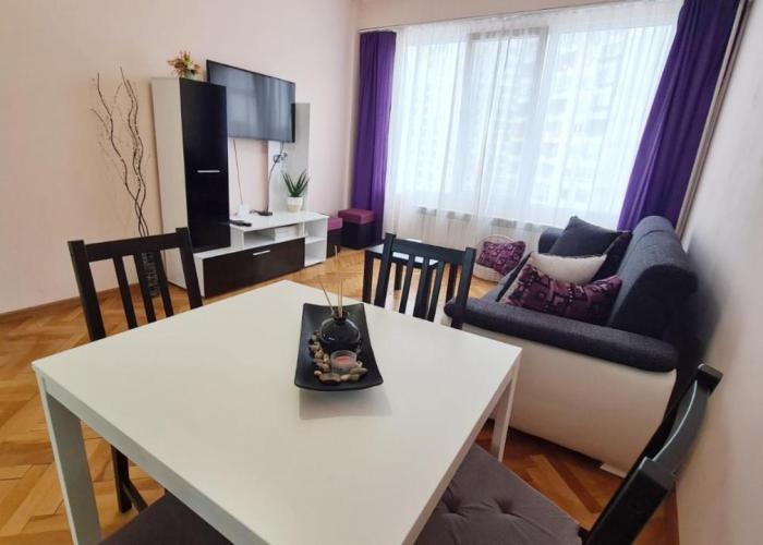 Lovely City Center 1BD, 1BT Apartment