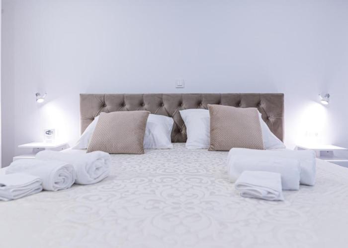 Luxury rooms Green and Gold Split