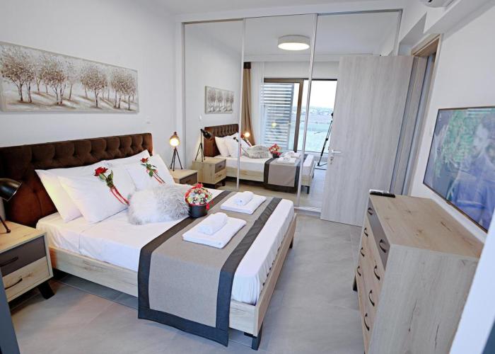 Golden Tree Apartment
