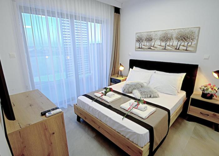 Golden Tree Apartment