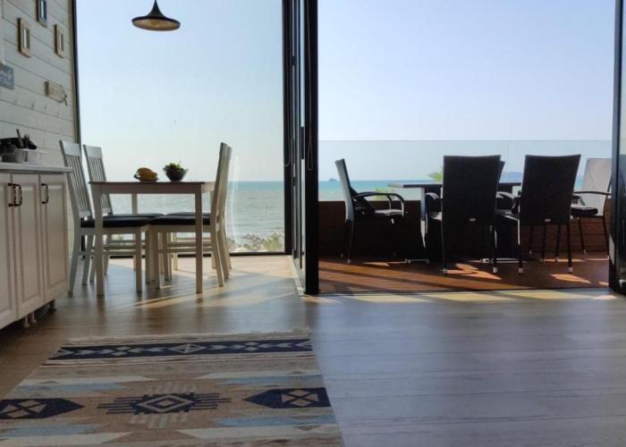 Luxury Beach Apartment in Qerret