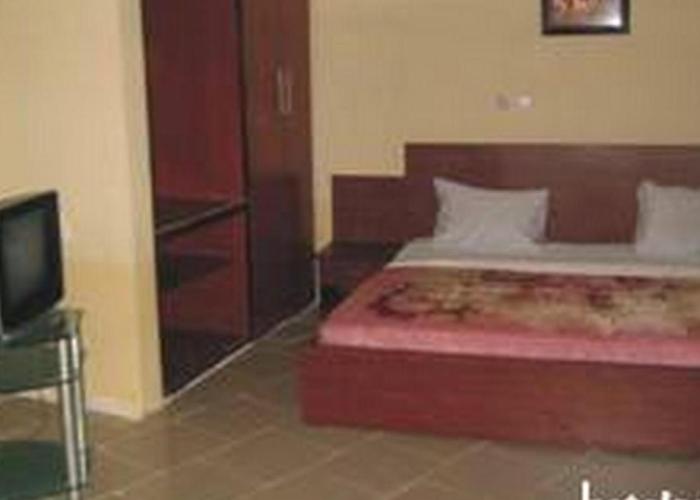 Room in Apartment - Ade Super Hotel Single