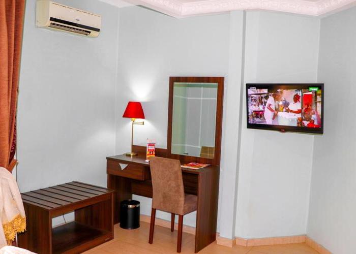 NOUBOU INTERNATIONAL HOTEL BONAPRISO