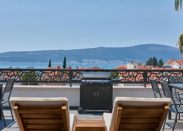 Moderna Luxury Apartments with HEATED pool