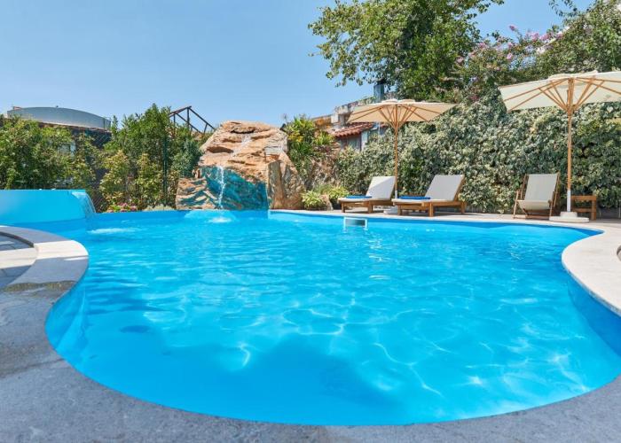 Moderna Luxury Apartments with HEATED pool