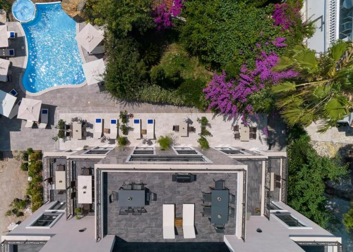 Moderna Luxury Apartments with HEATED pool