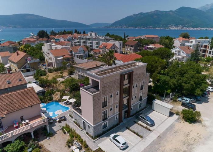 Moderna Luxury Apartments with HEATED pool