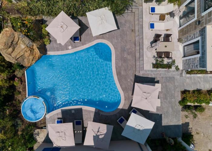 Moderna Luxury Apartments with HEATED pool