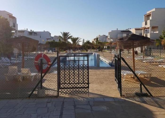 Casa Baja naturista con patio en primera linea!