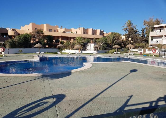 Casa Baja naturista con patio en primera linea!