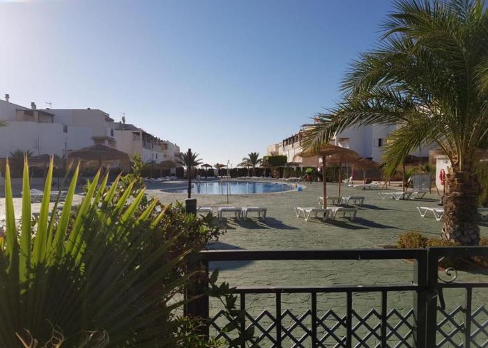 Casa Baja naturista con patio en primera linea!