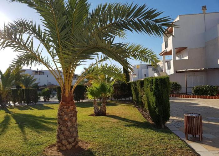 Casa Baja naturista con patio en primera linea!