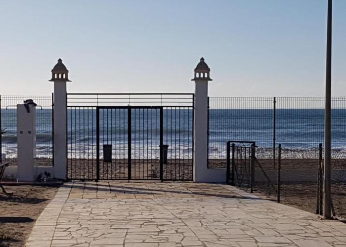 Casa Baja naturista con patio en primera linea!