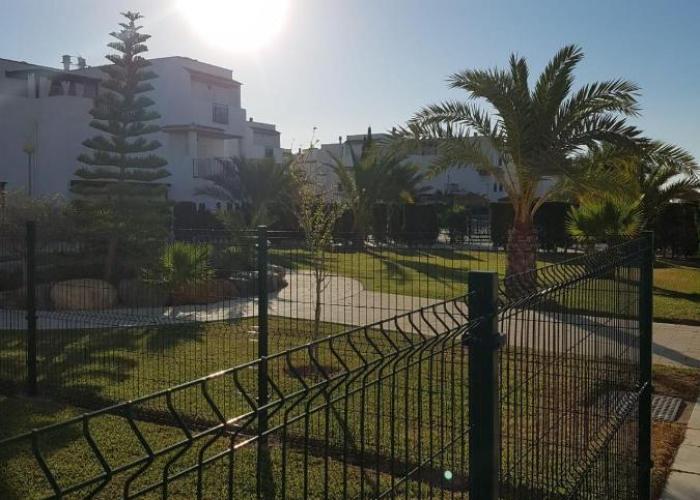 Casa Baja naturista con patio en primera linea!