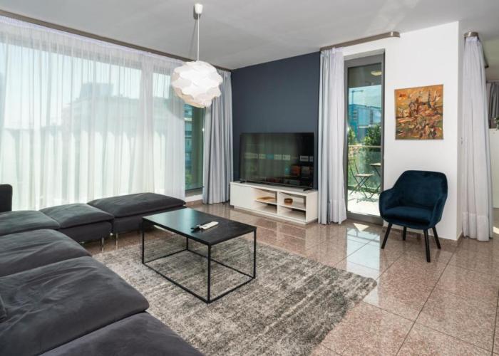 Vertigo Huge Apartment 2 Bedrooms Balcony Parking