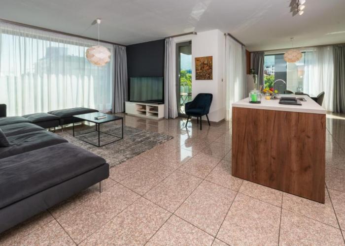 Vertigo Huge Apartment 2 Bedrooms Balcony Parking