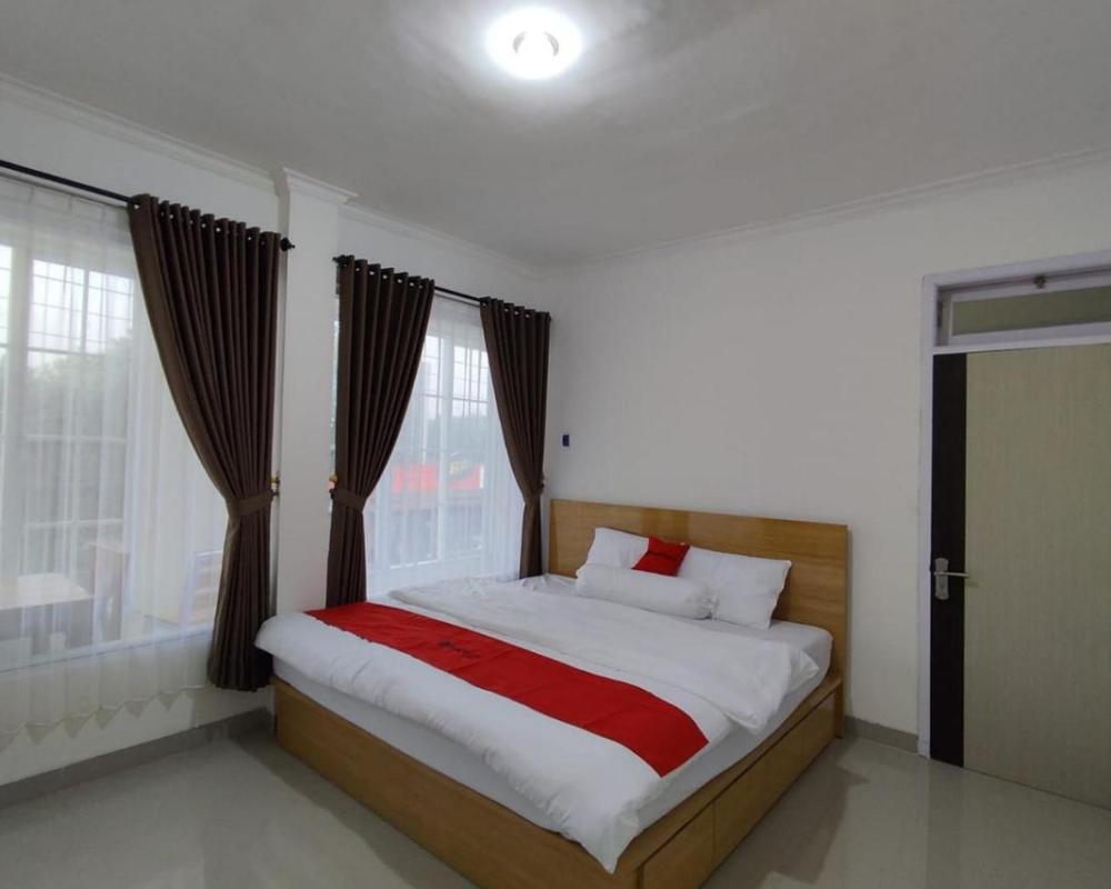 RedDoorz near Rita Super Mall Purwokerto