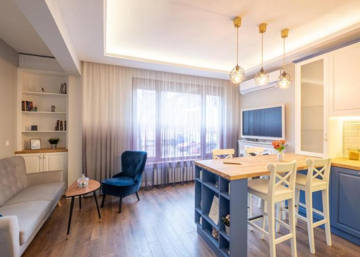 Designer & Cozy 2BD Flat with a parking in the city center by Flat Mаnager