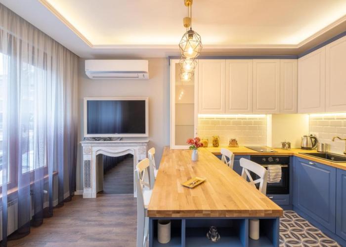 Designer & Cozy 2BD Flat with a parking in the city center by Flat Mаnager