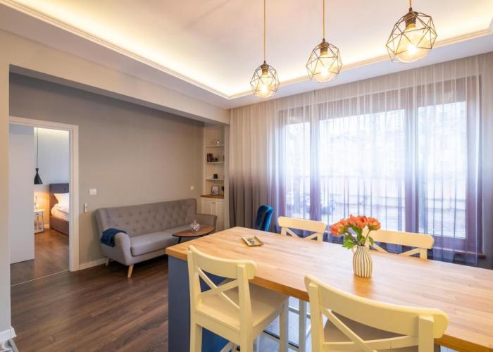 Designer & Cozy 2BD Flat with a parking in the city center by Flat Mаnager
