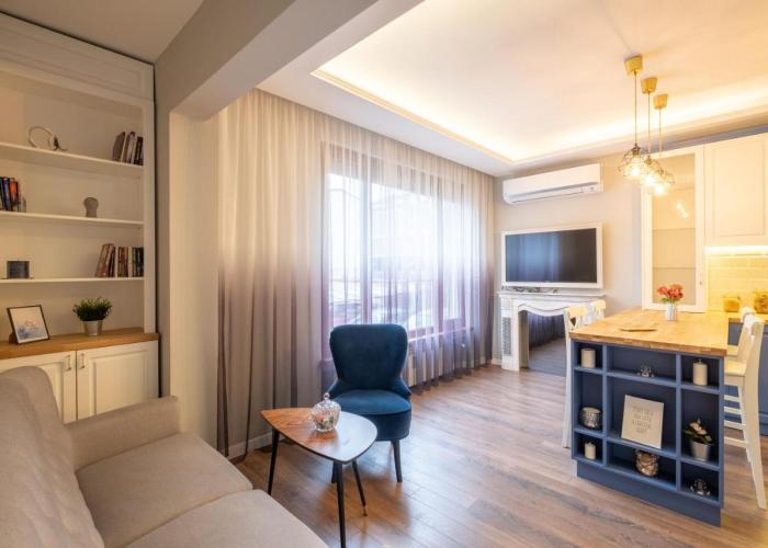 Designer & Cozy 2BD Flat with a parking in the city center by Flat Mаnager