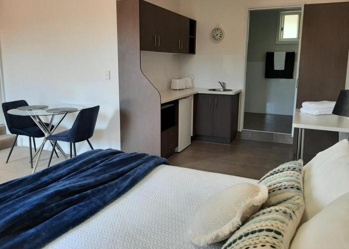 Tourist Road - Studio Unit - East Toowoomba