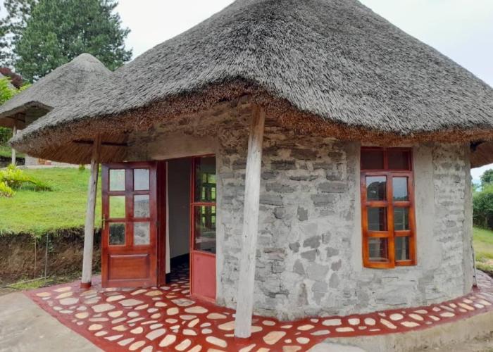 Lake Nyamirima cottages