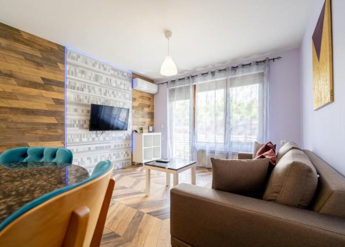 Sunny Apartment in Studentski grad, behind UNSS