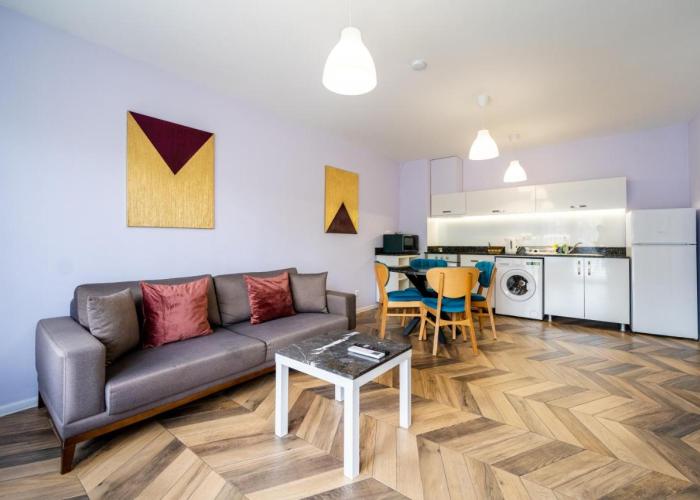Sunny Apartment in Studentski grad, behind UNSS