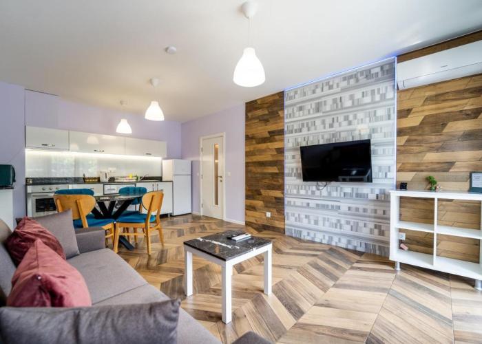 Sunny Apartment in Studentski grad, behind UNSS