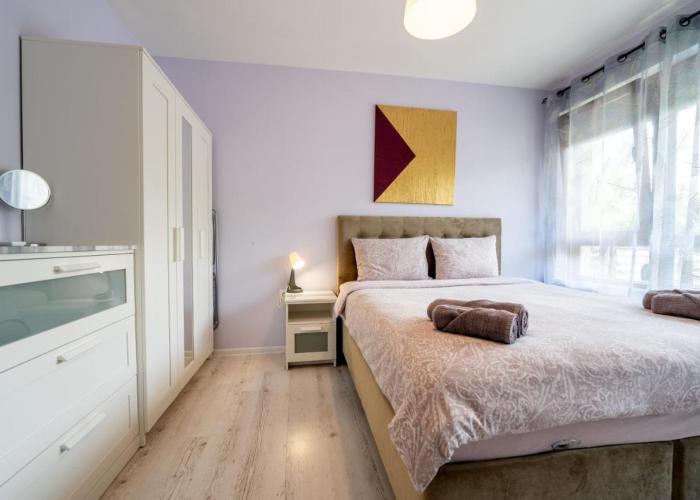 Sunny Apartment in Studentski grad, behind UNSS