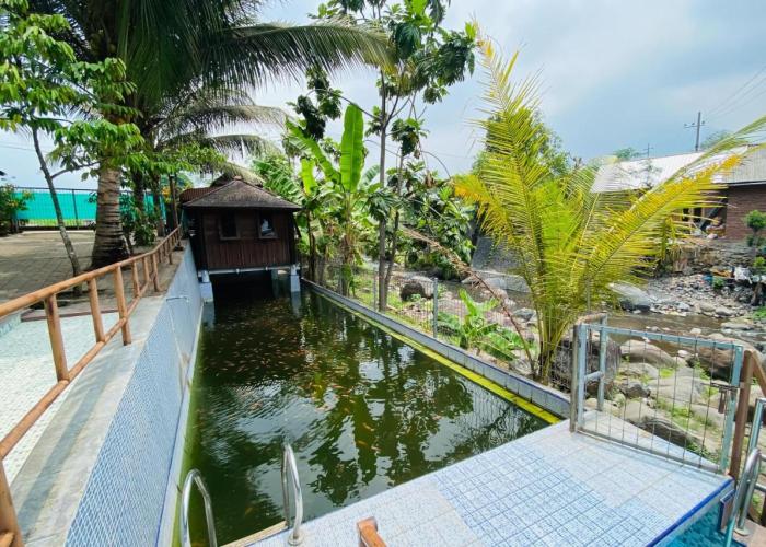Rumah Kayu Pinggir Kali Prigen RedPartner