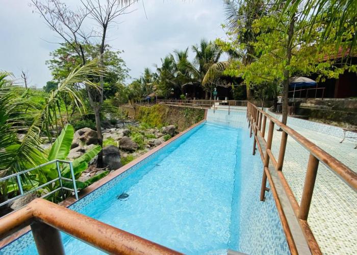 Rumah Kayu Pinggir Kali Prigen RedPartner