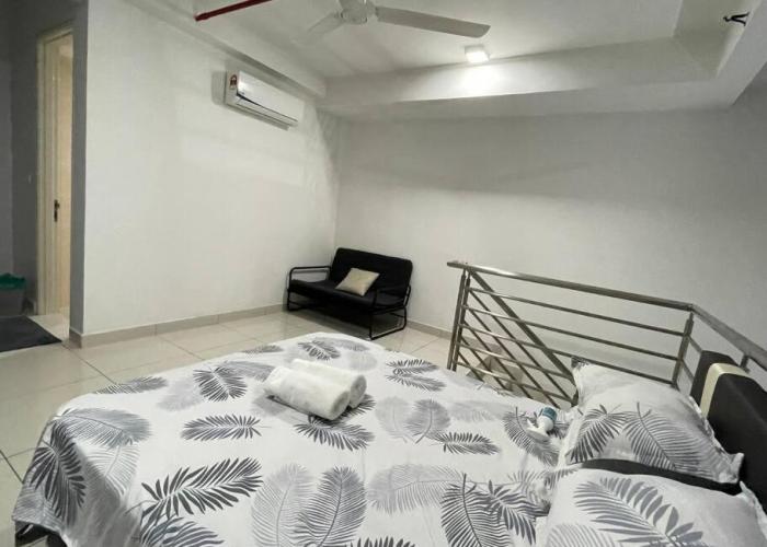 Minimalist Loft5 DeCentrum WifiNetflix