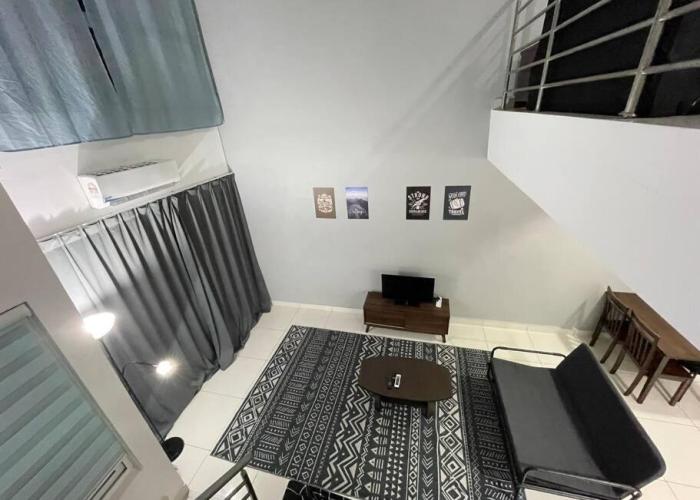 Minimalist Loft5 DeCentrum WifiNetflix