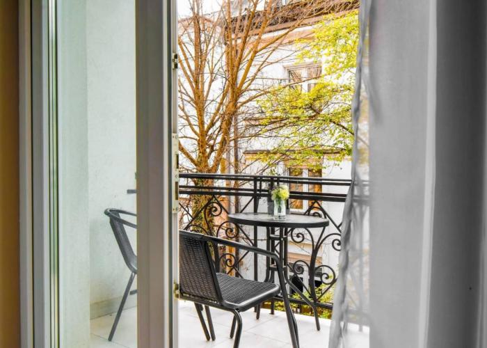 2bdr Luxury On Prime Location