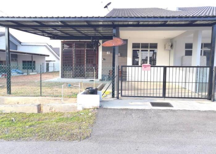 MODERN , SPACIOUS GAMBANG UMP 18 Guest House