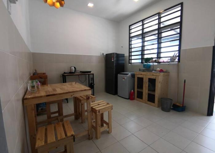 MODERN , SPACIOUS GAMBANG UMP 18 Guest House